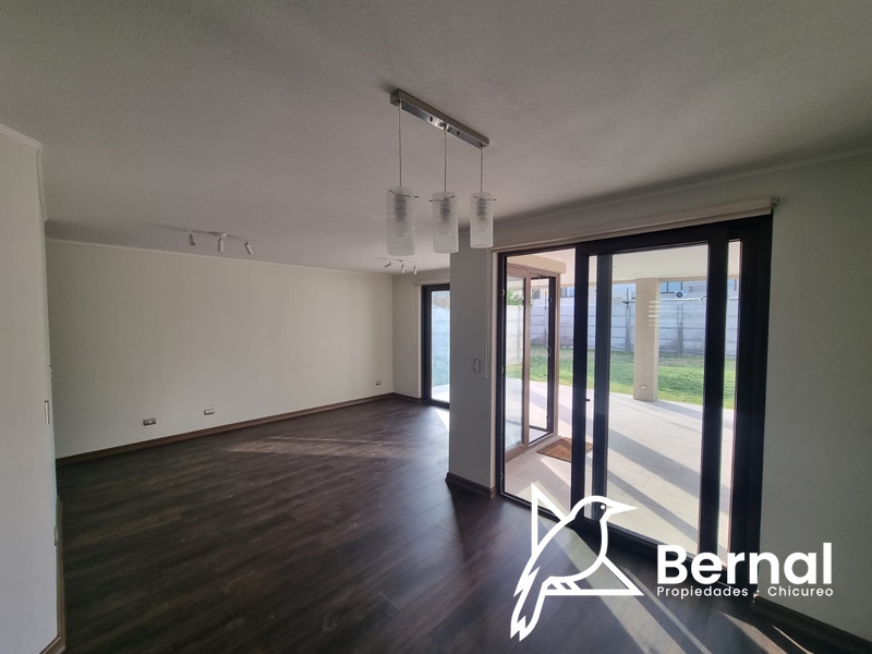 En arriendo | Casa en Los Nogales Santa Elena de Chicureo image 3