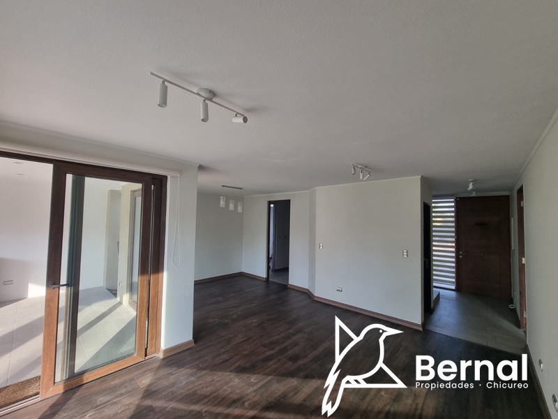 En arriendo | Casa en Los Nogales Santa Elena de Chicureo image 4